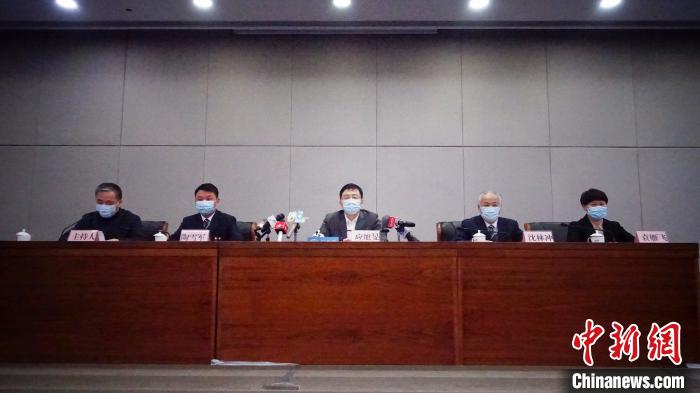 杭州市新型肺炎疫情防控工作第八次新闻发布会现场。　钱晨菲 摄